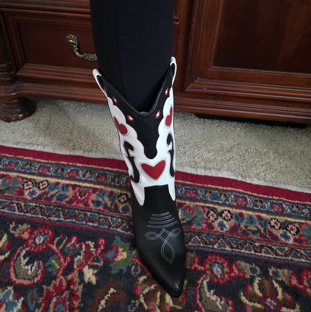 NEW and NEVER WORN Steve Madden LOVESTRUCK Western Cowboy Heart Boots - Picture 8 of 10